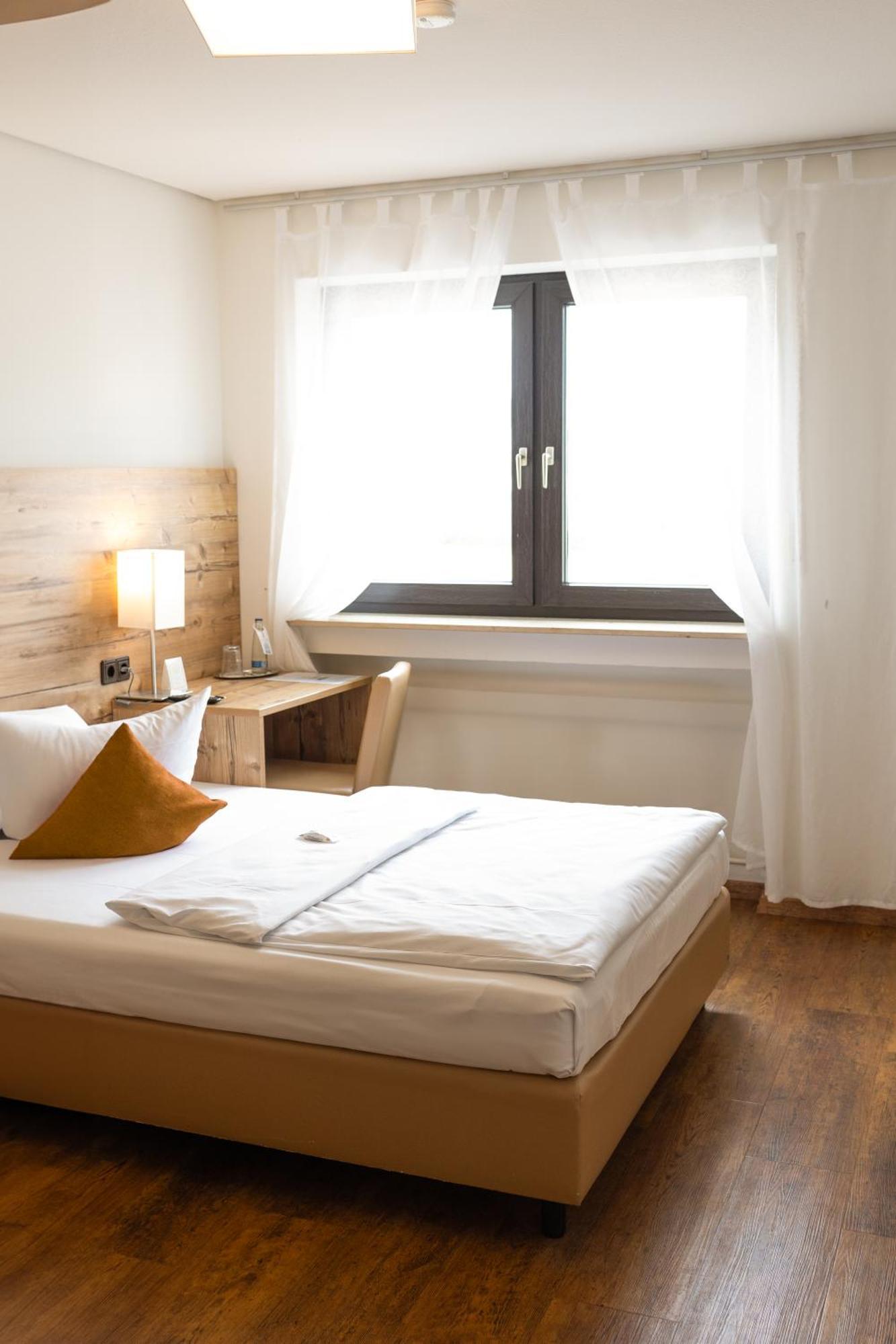 Hotel Kuebler Wendelstein Bagian luar foto
